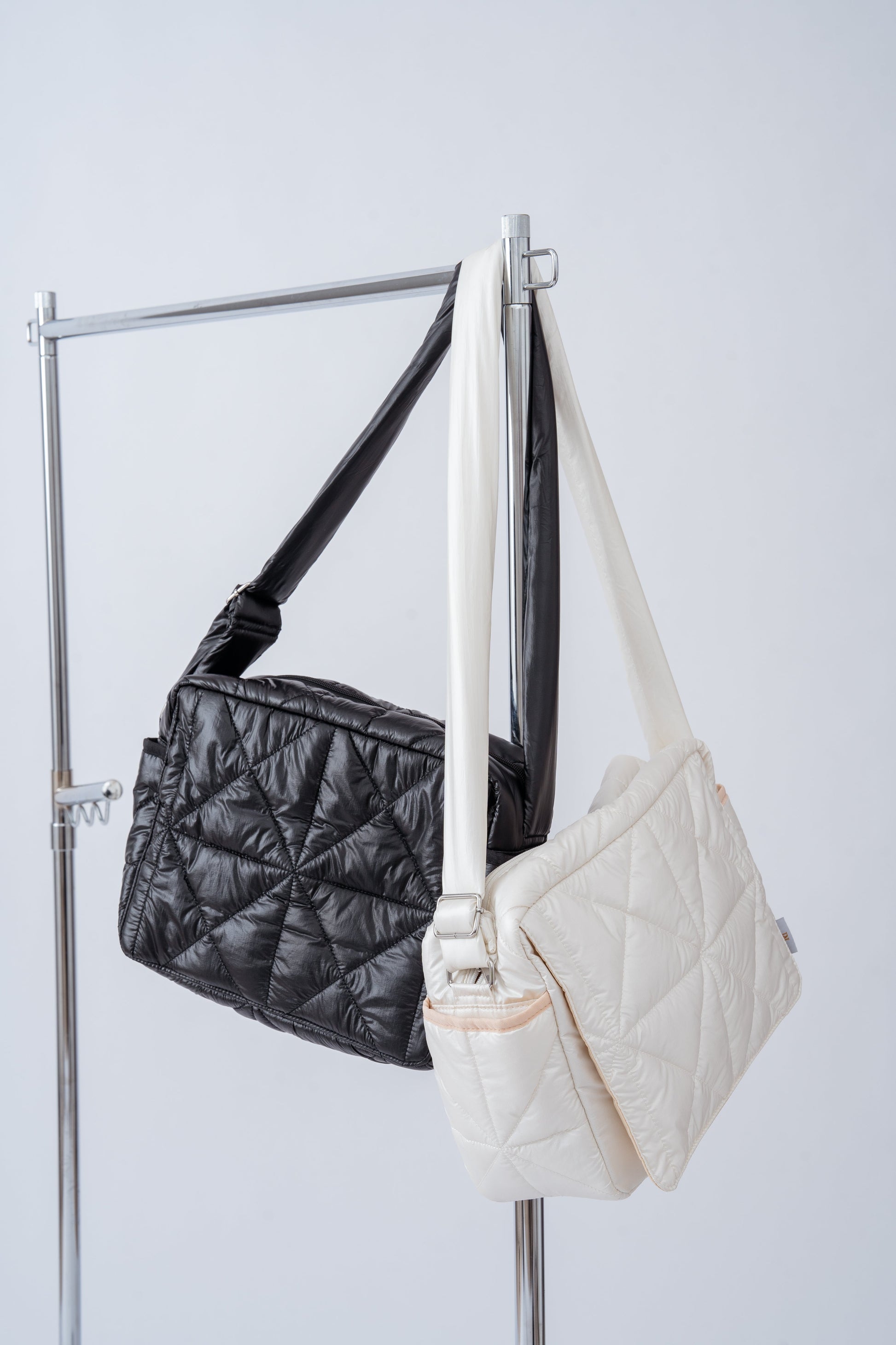 Cross quilt bag Black / White